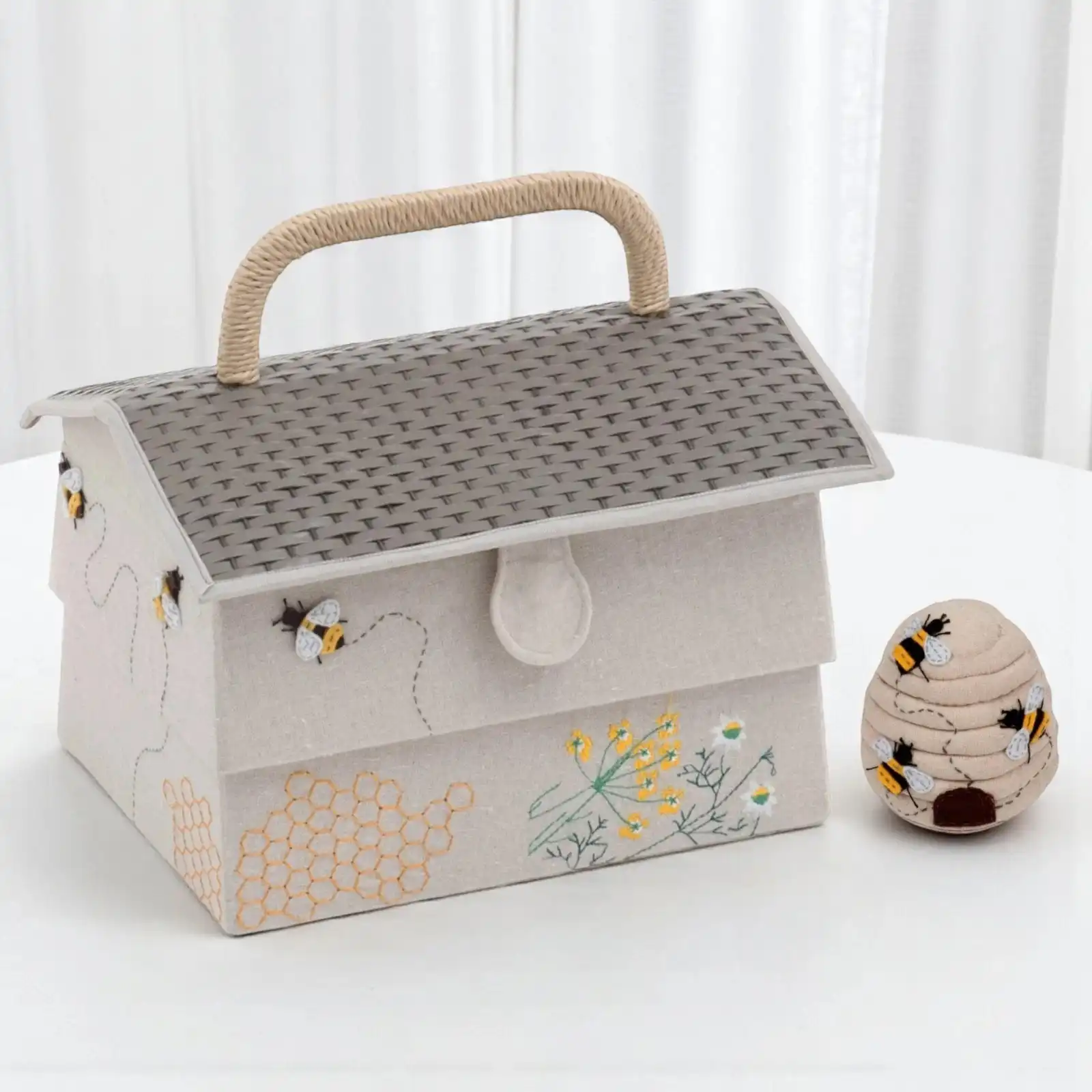 Střední tvarovaný box na šití, pletení a háčkování - Včela